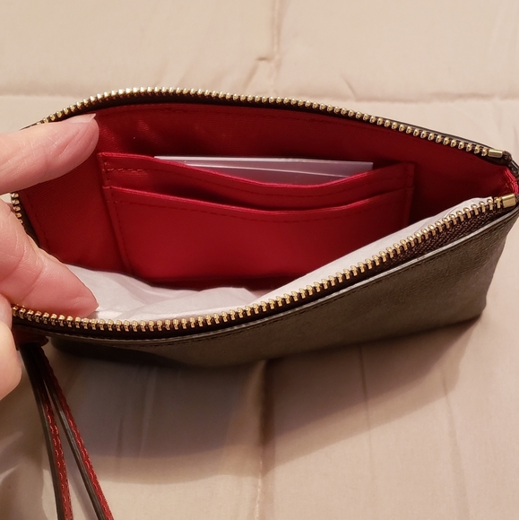 Coach Corner Zip Wristlet Signature Canvas Color Brown/1941 Red - Picture 7 of 12